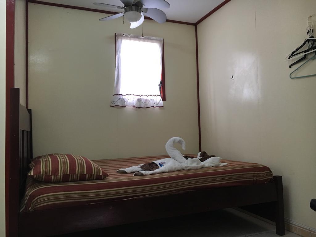 Mara'S Place Hotel Caye Caulker Buitenkant foto